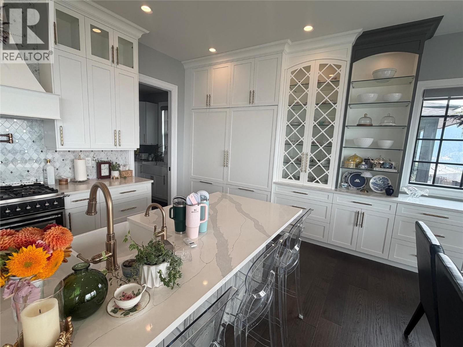 628 Hart Place Property Photo 16