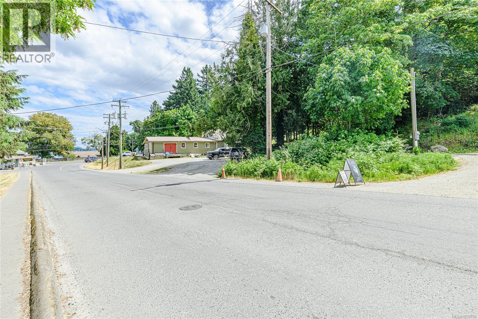 2 Drake Rd Property Photo 12