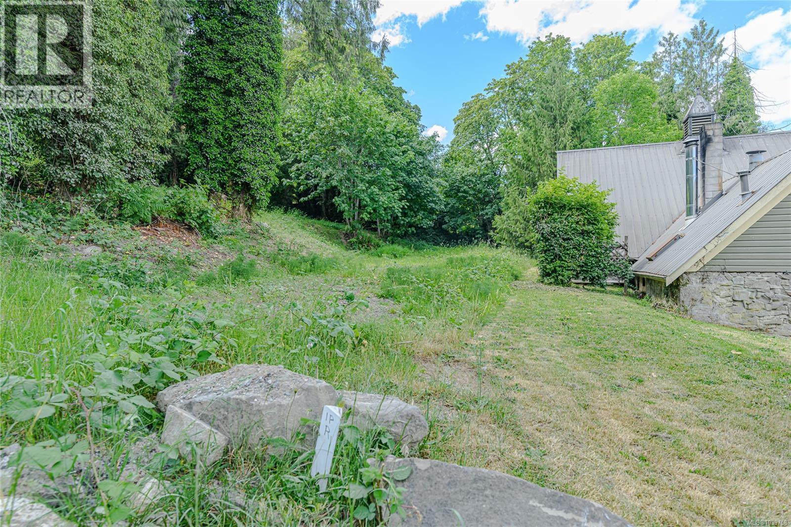 2 Drake Rd Property Photo 14