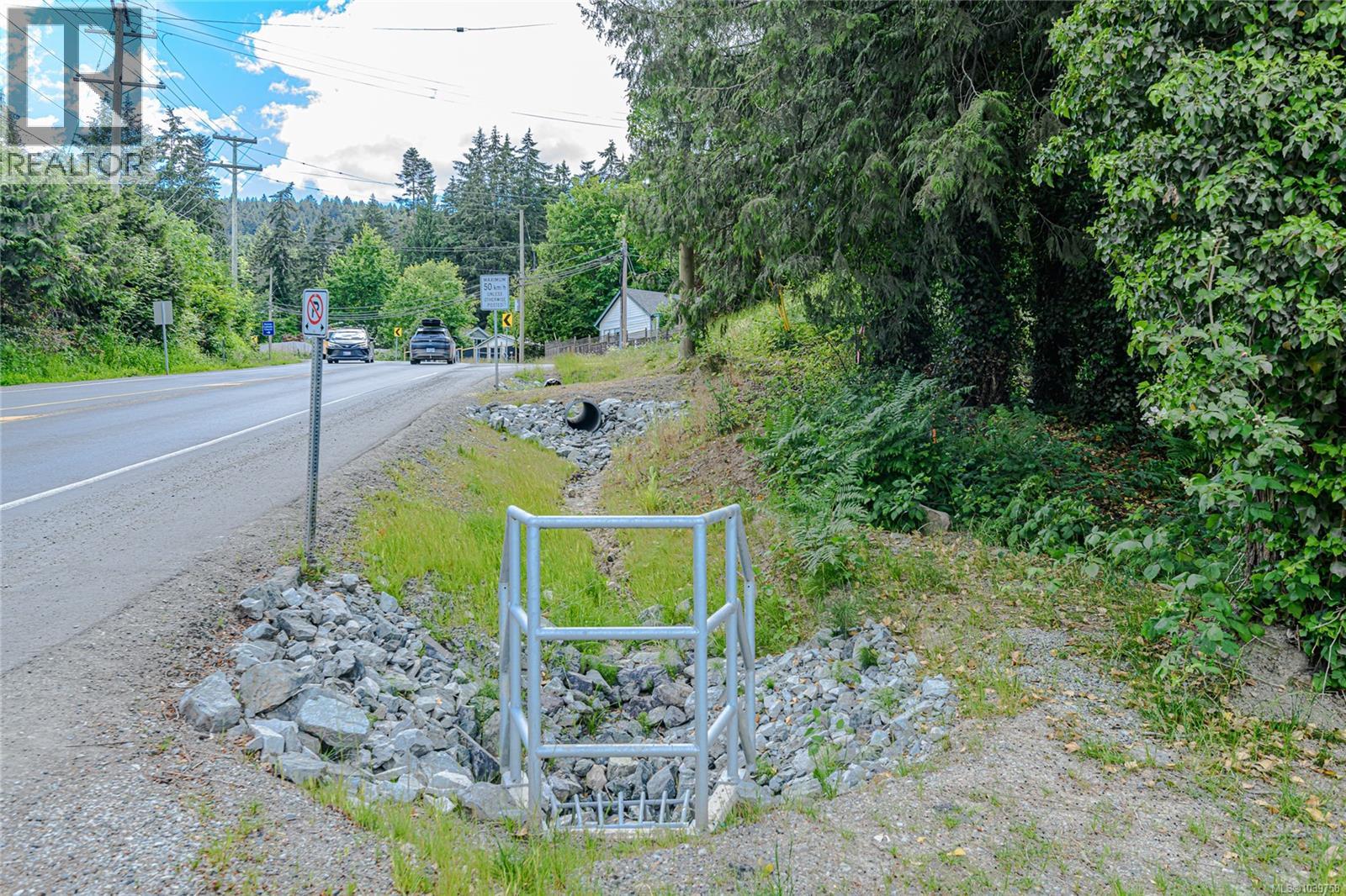 2 Drake Rd Property Photo 15