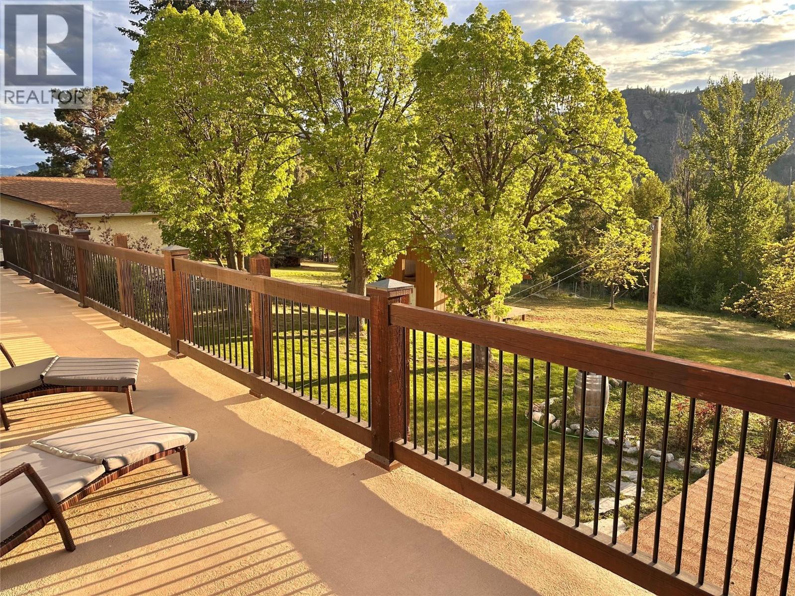 7562 Crest-a-way Road Property Photo 3