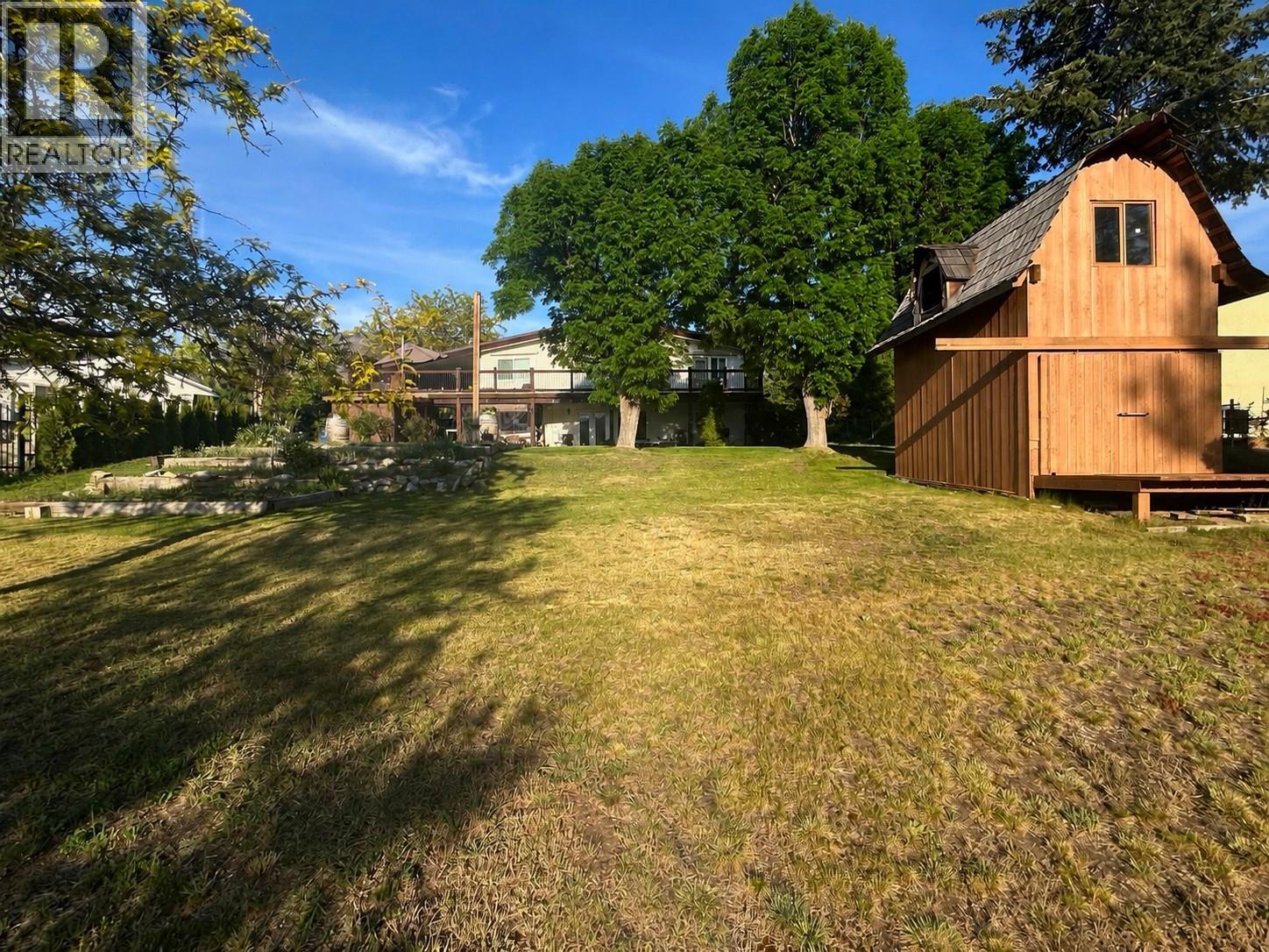 7562 Crest-a-way Road Property Photo 6