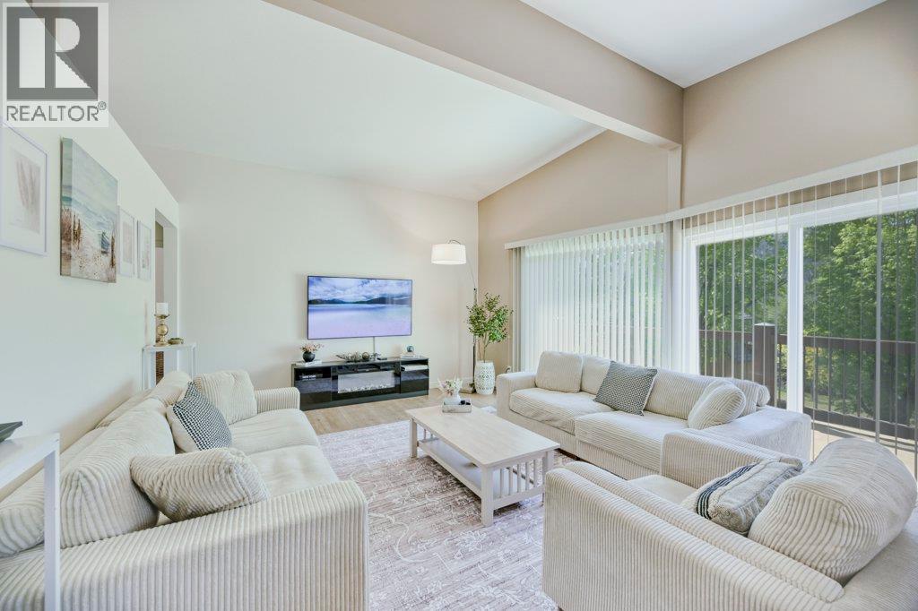7562 Crest-a-way Road Property Photo 11