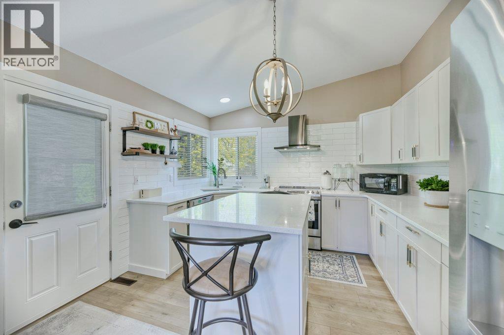 7562 Crest-a-way Road Property Photo 13
