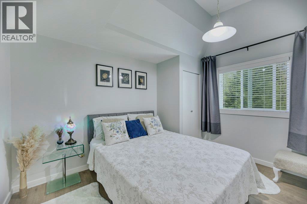 7562 Crest-a-way Road Property Photo 16