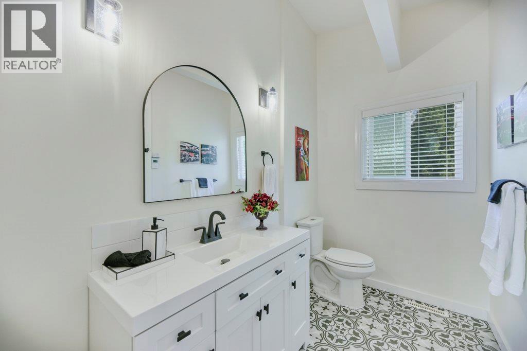 7562 Crest-a-way Road Property Photo 17