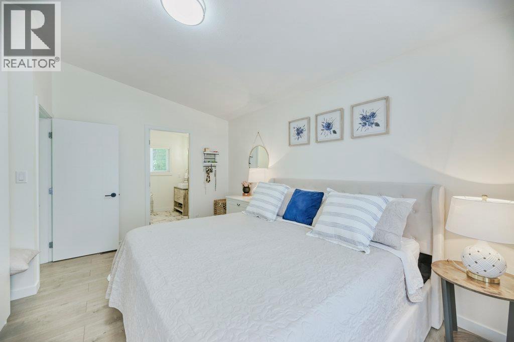 7562 Crest-a-way Road Property Photo 19