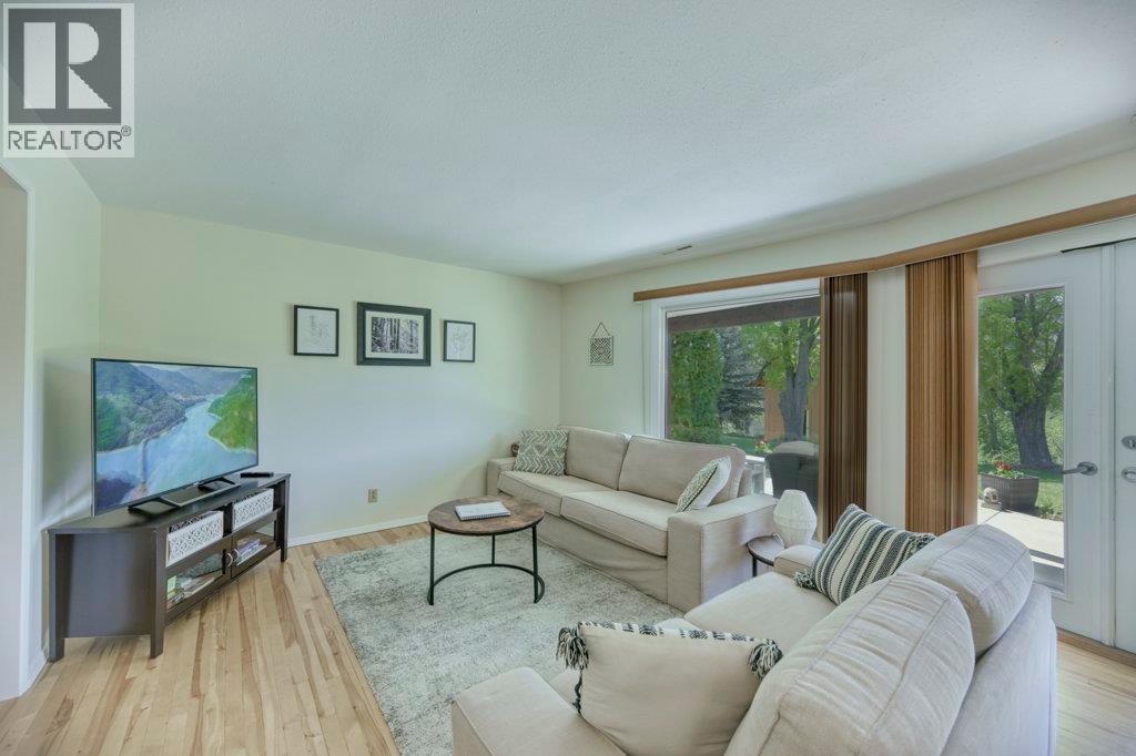 7562 Crest-a-way Road Property Photo 21
