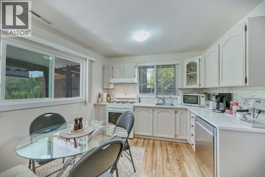 7562 Crest-a-way Road Property Photo 22