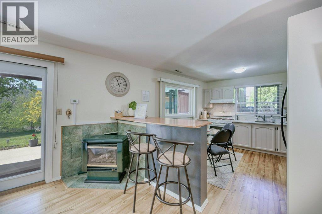 7562 Crest-a-way Road Property Photo 23