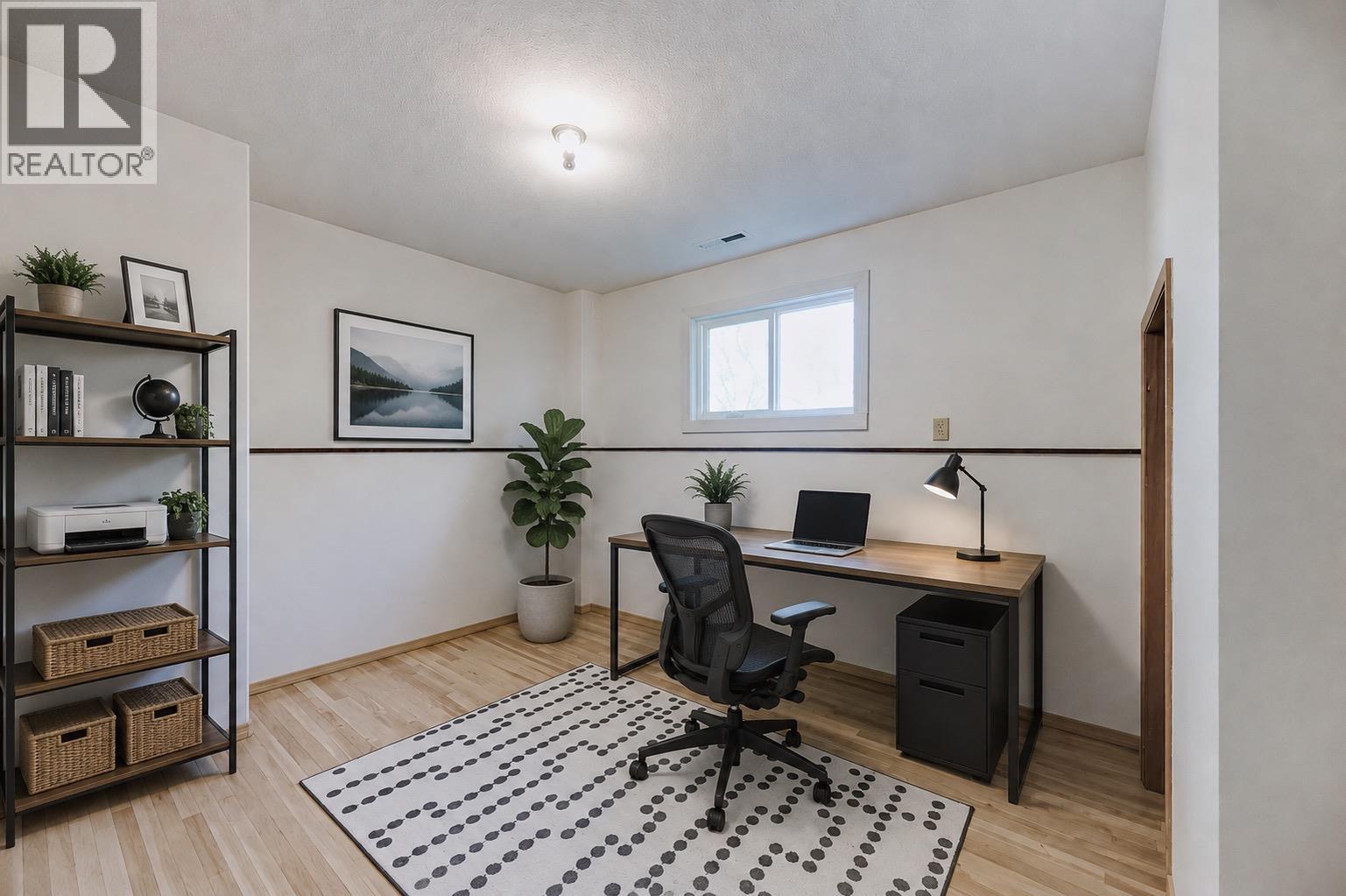 7562 Crest-a-way Road Property Photo 27