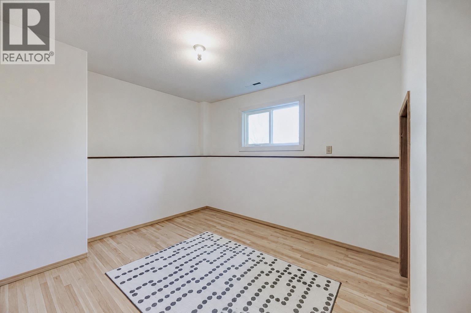 7562 Crest-a-way Road Property Photo 28