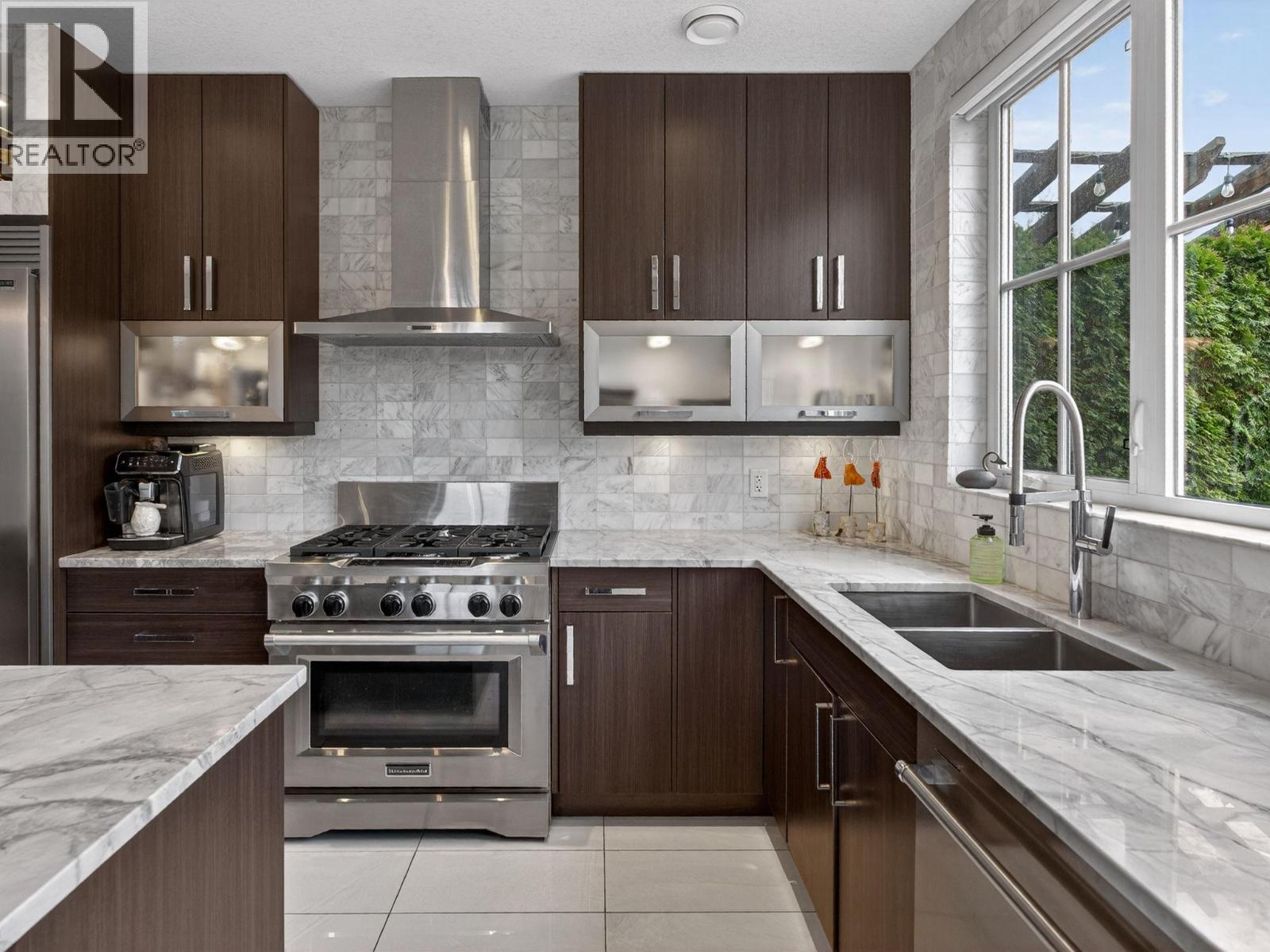 1900 Water Street Property Photo 11