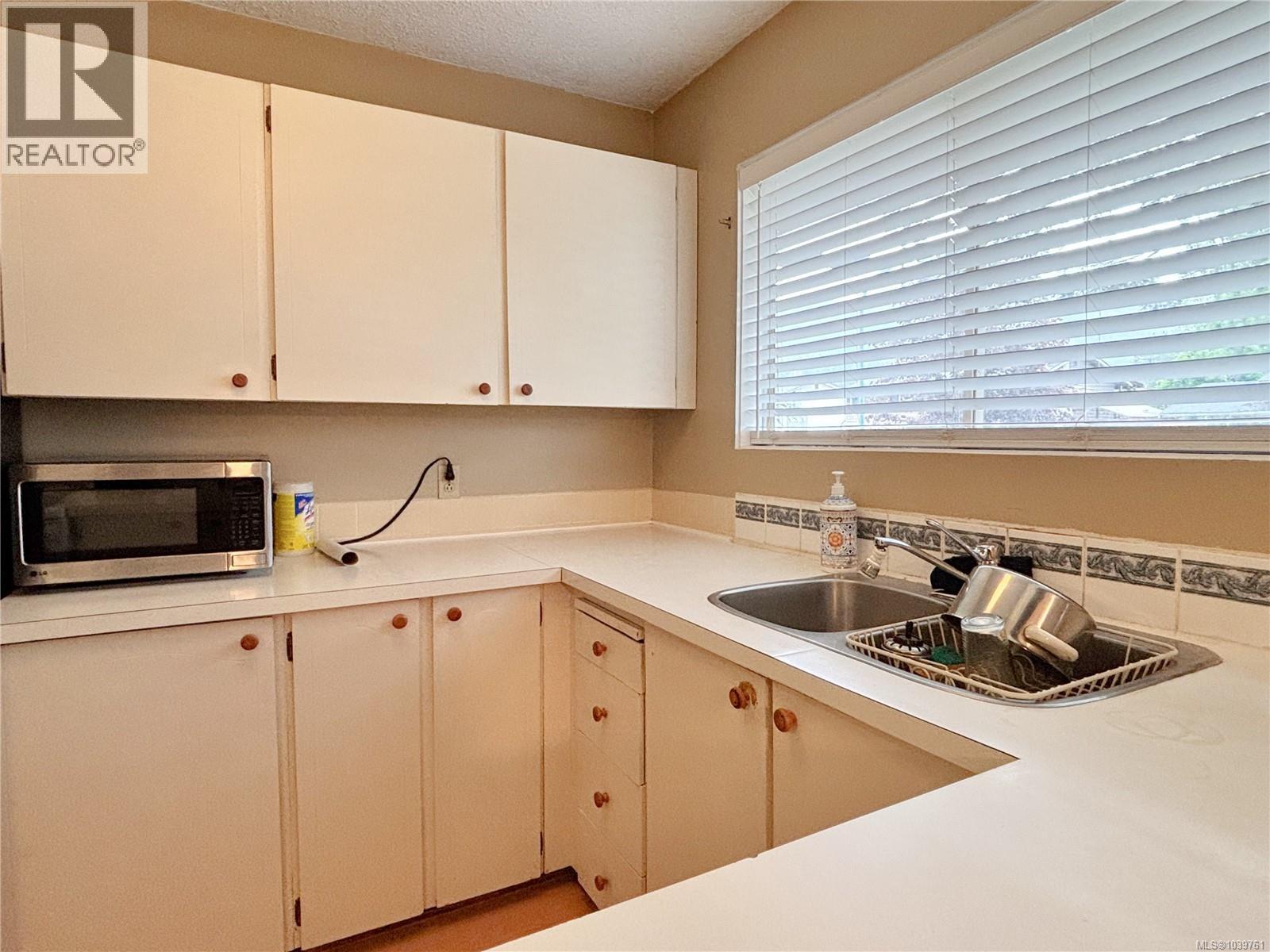 380 Alder Cres Property Photo 5