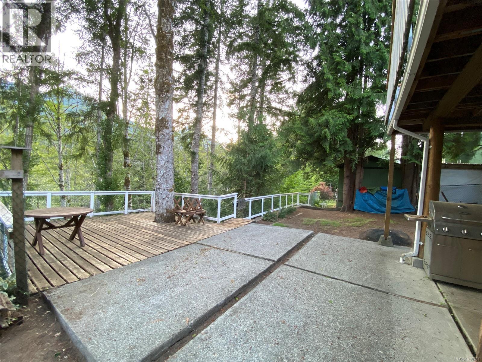380 Alder Cres Property Photo 35