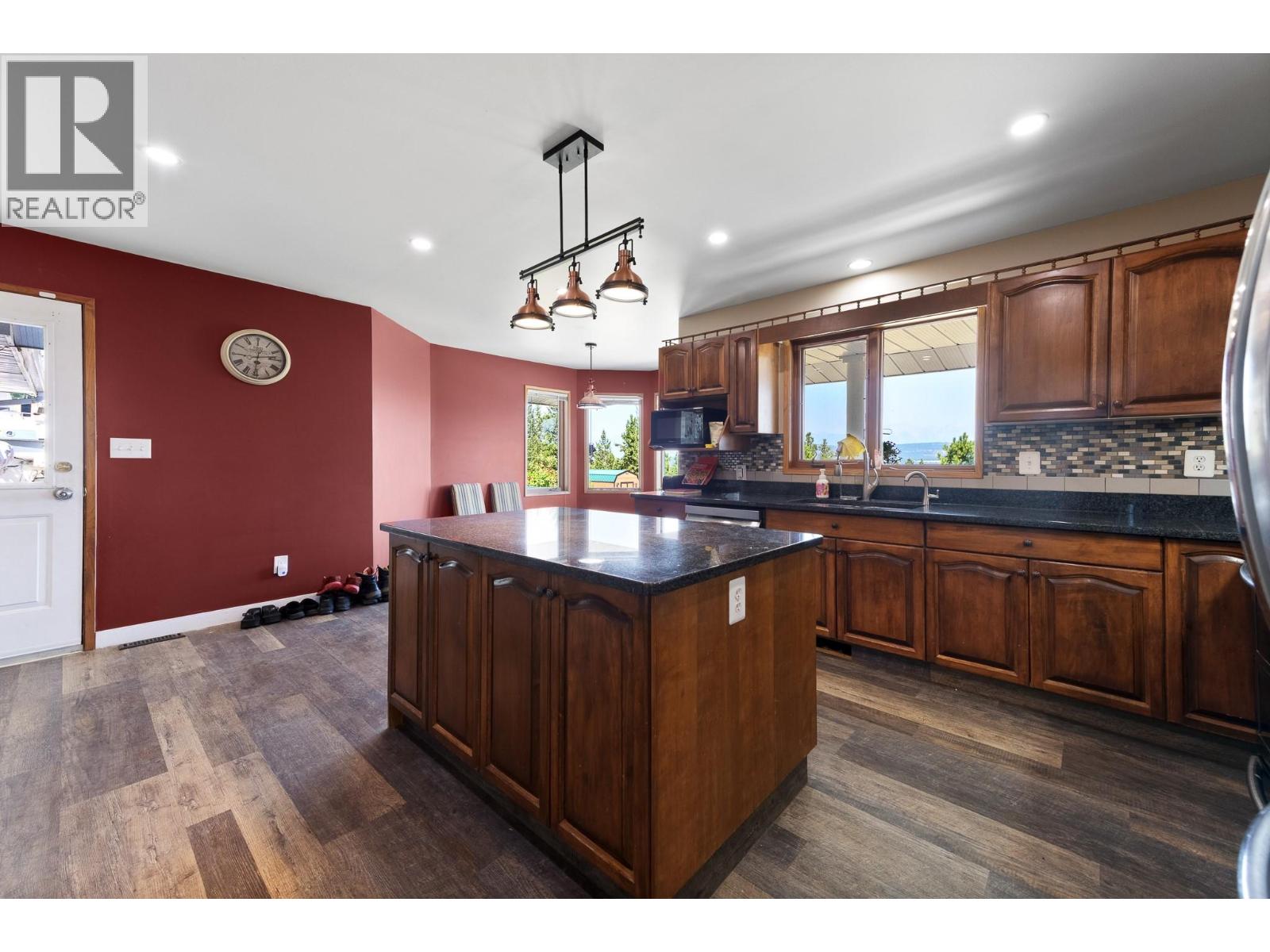 709 Weeks Road Property Photo 10