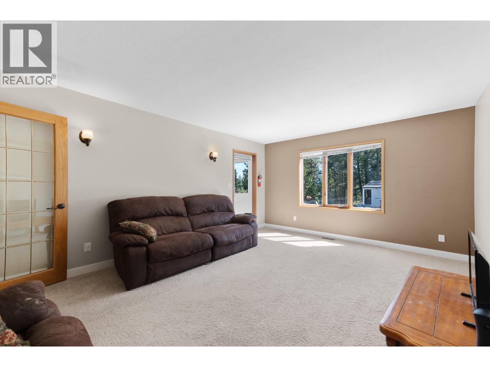 709 Weeks Road Property Photo 22