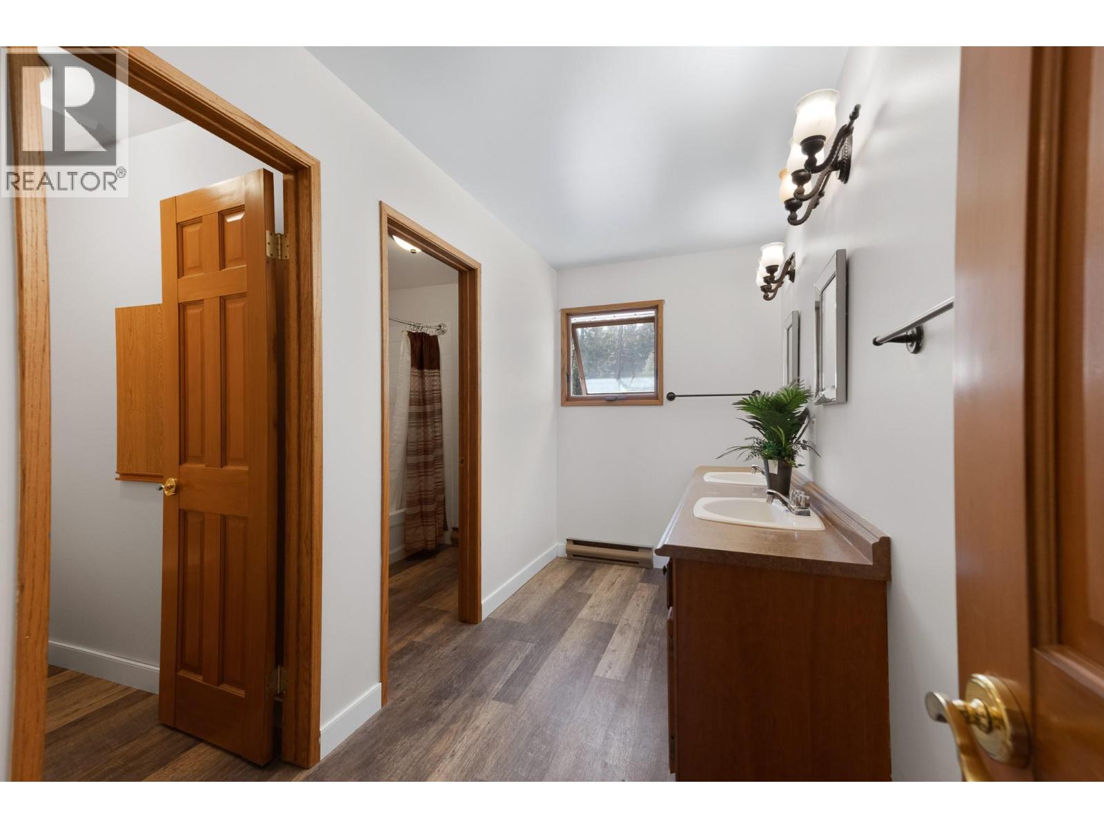 709 Weeks Road Property Photo 28