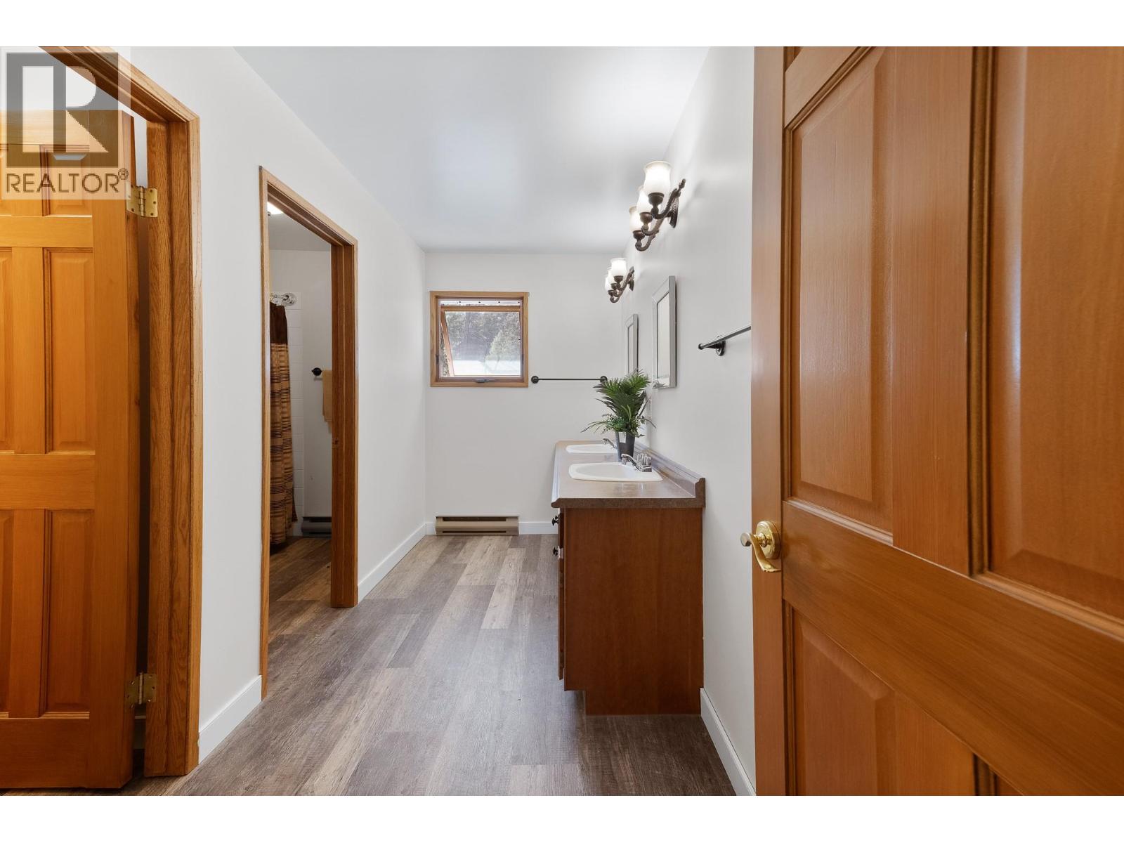 709 Weeks Road Property Photo 30