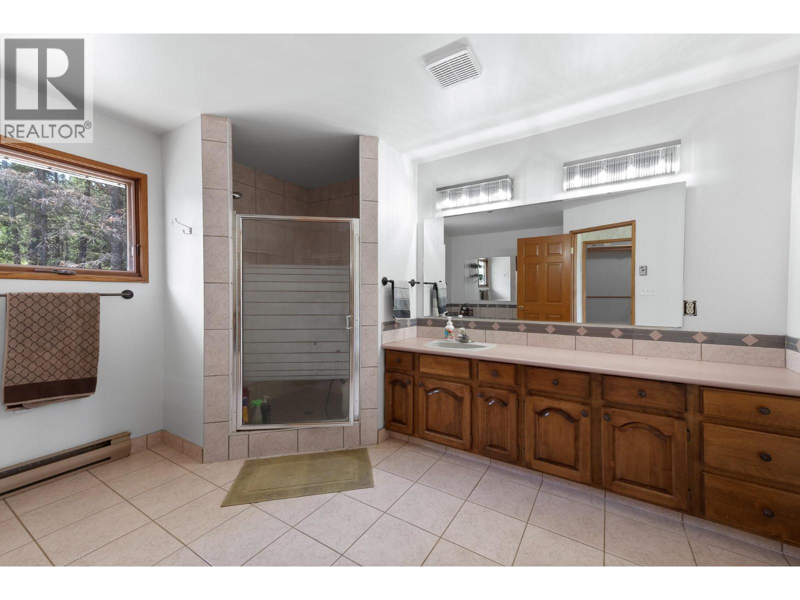 709 Weeks Road Property Photo 32