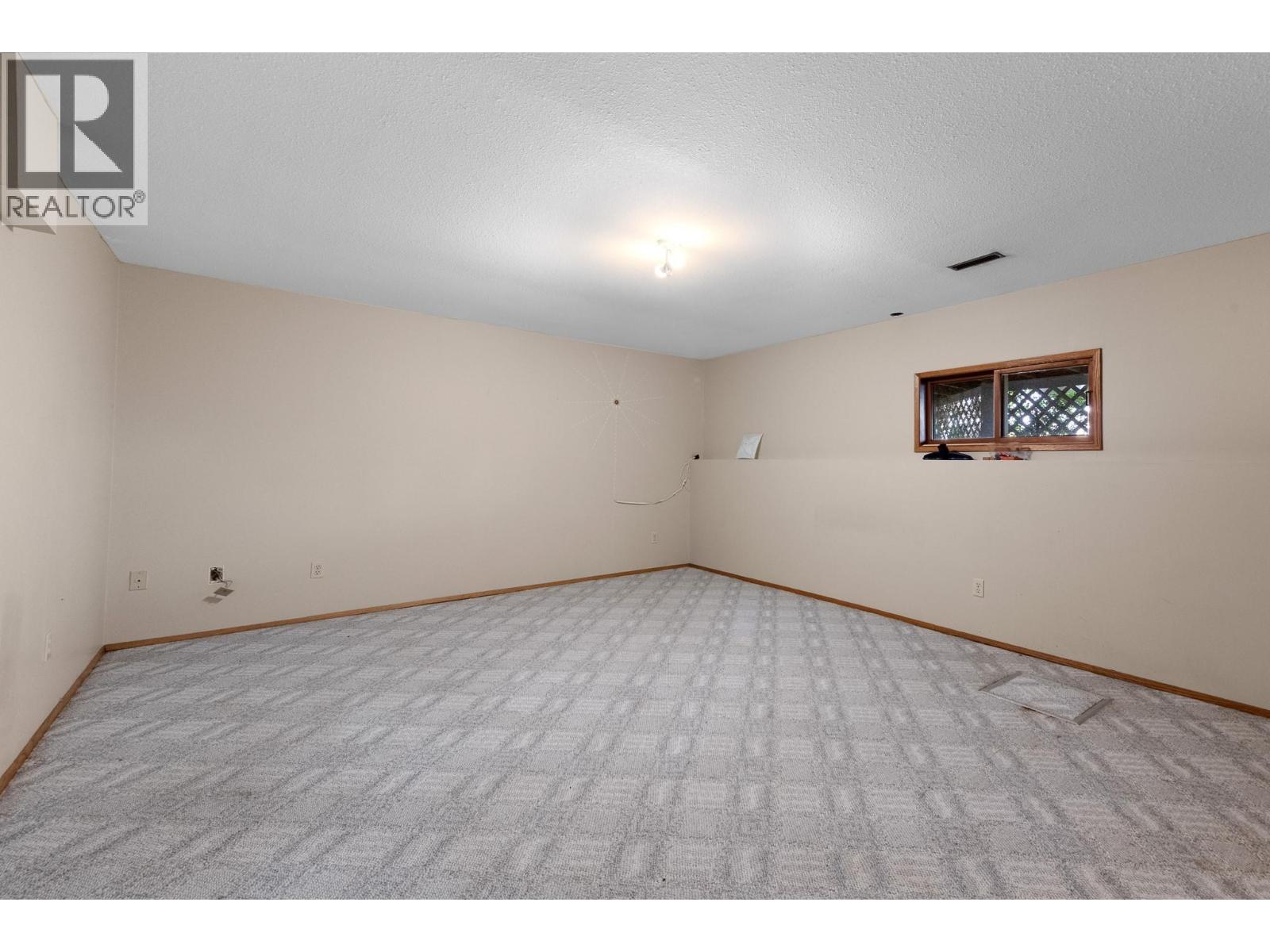709 Weeks Road Property Photo 40