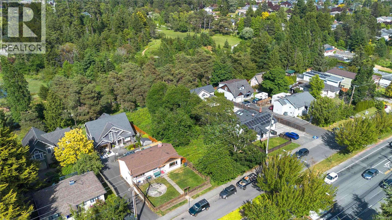 1124 Craigflower Rd Property Photo 11