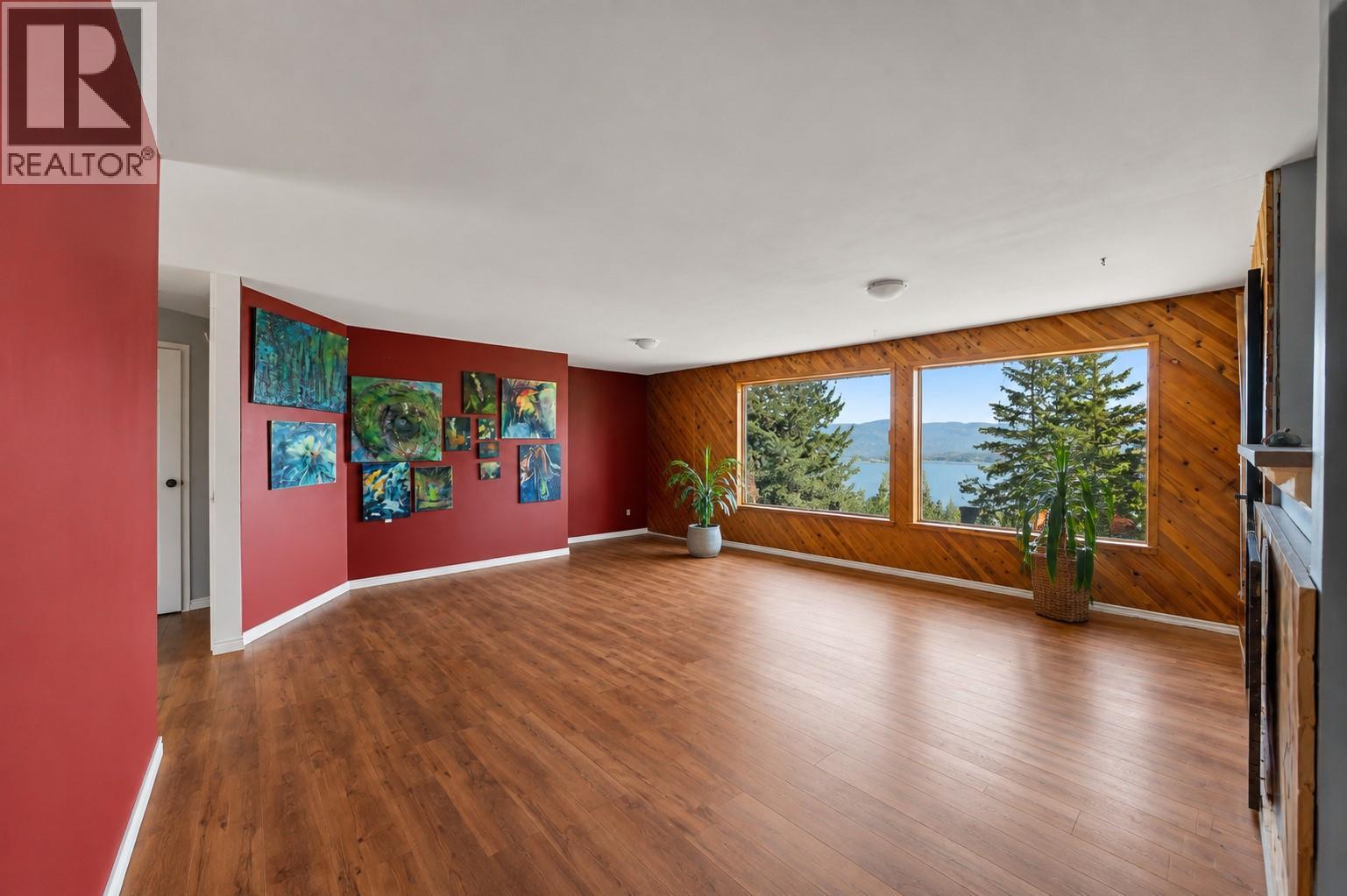 5255 Schneider Place Property Photo 6