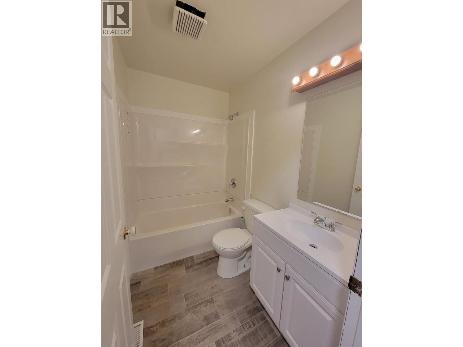 6708 Currier Road Property Photo 9