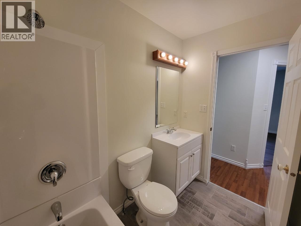 6708 Currier Road Property Photo 10