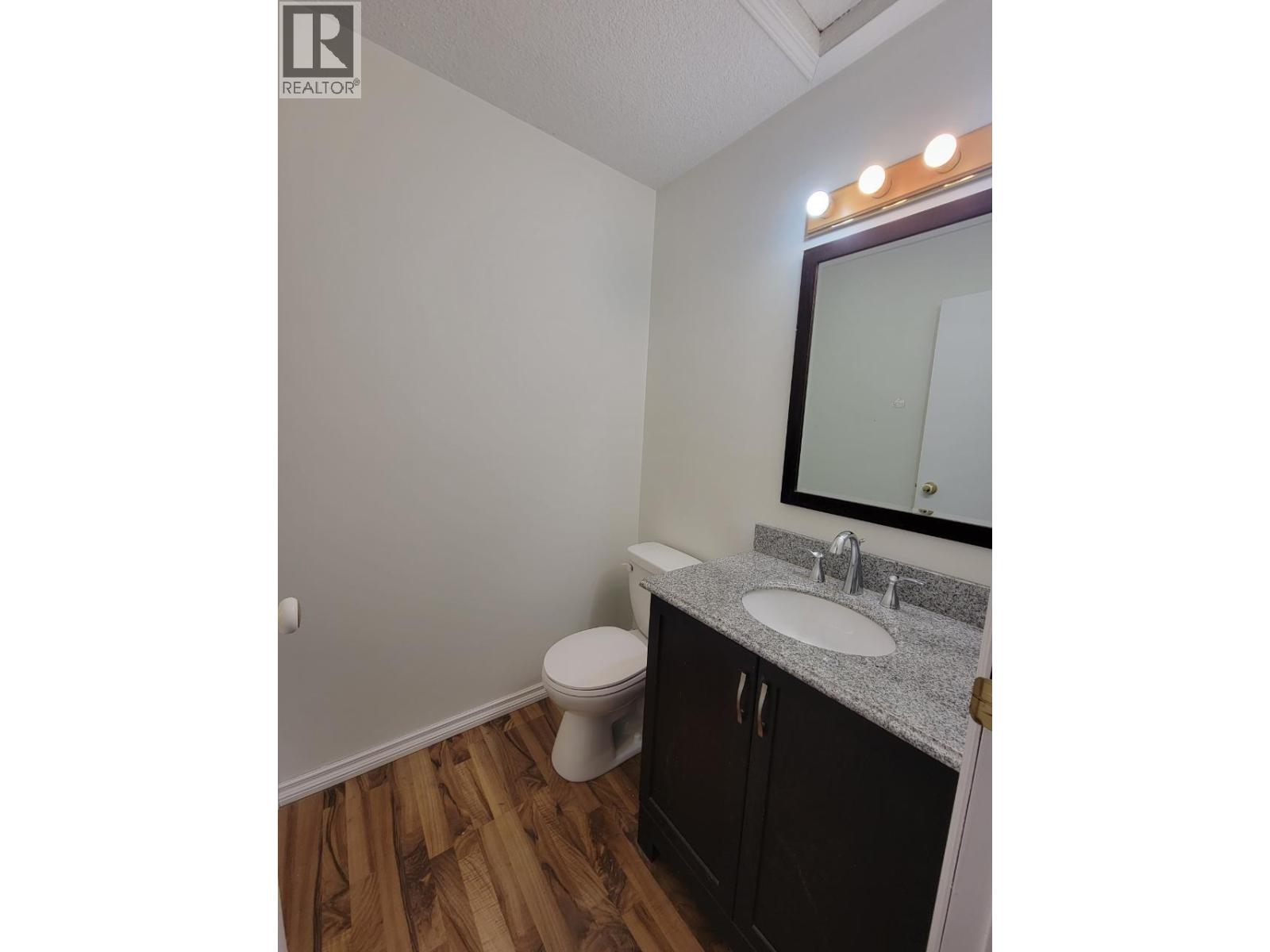 6708 Currier Road Property Photo 12