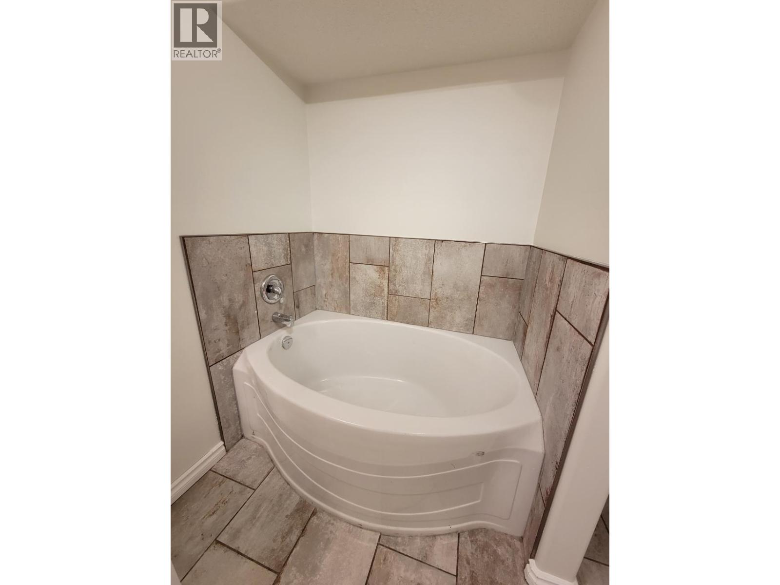 6708 Currier Road Property Photo 17