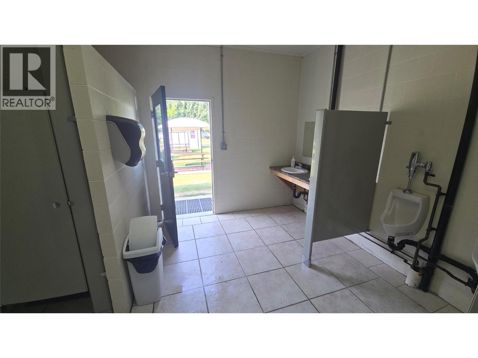 16060 Bc-3a Highway Property Photo 19