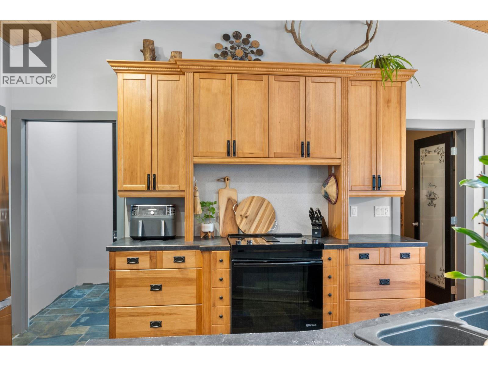 559 Mclean Road Property Photo 13