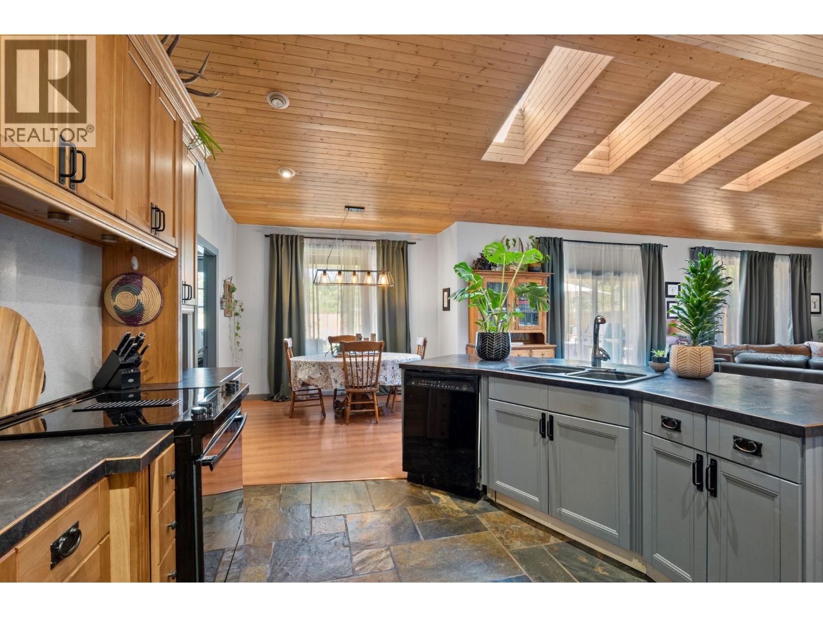 559 Mclean Road Property Photo 14