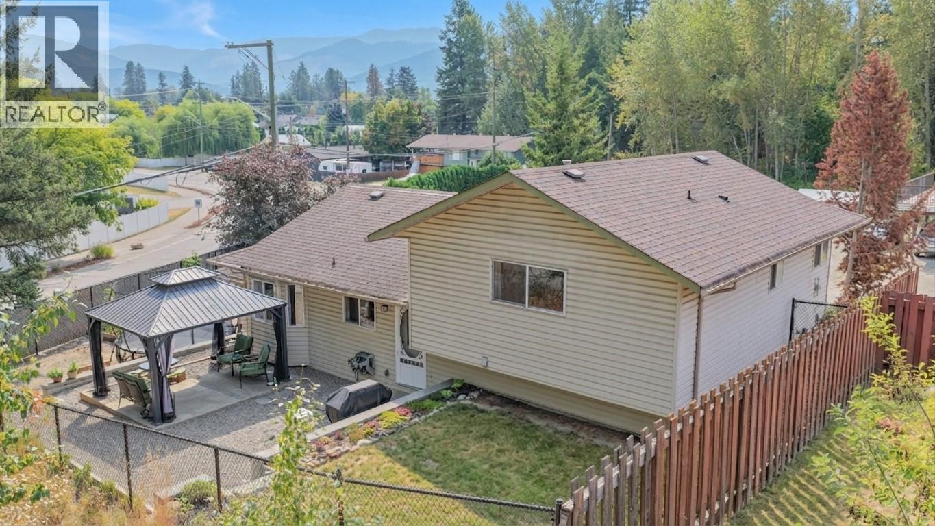 2209 Leblanc Street Property Photo 2