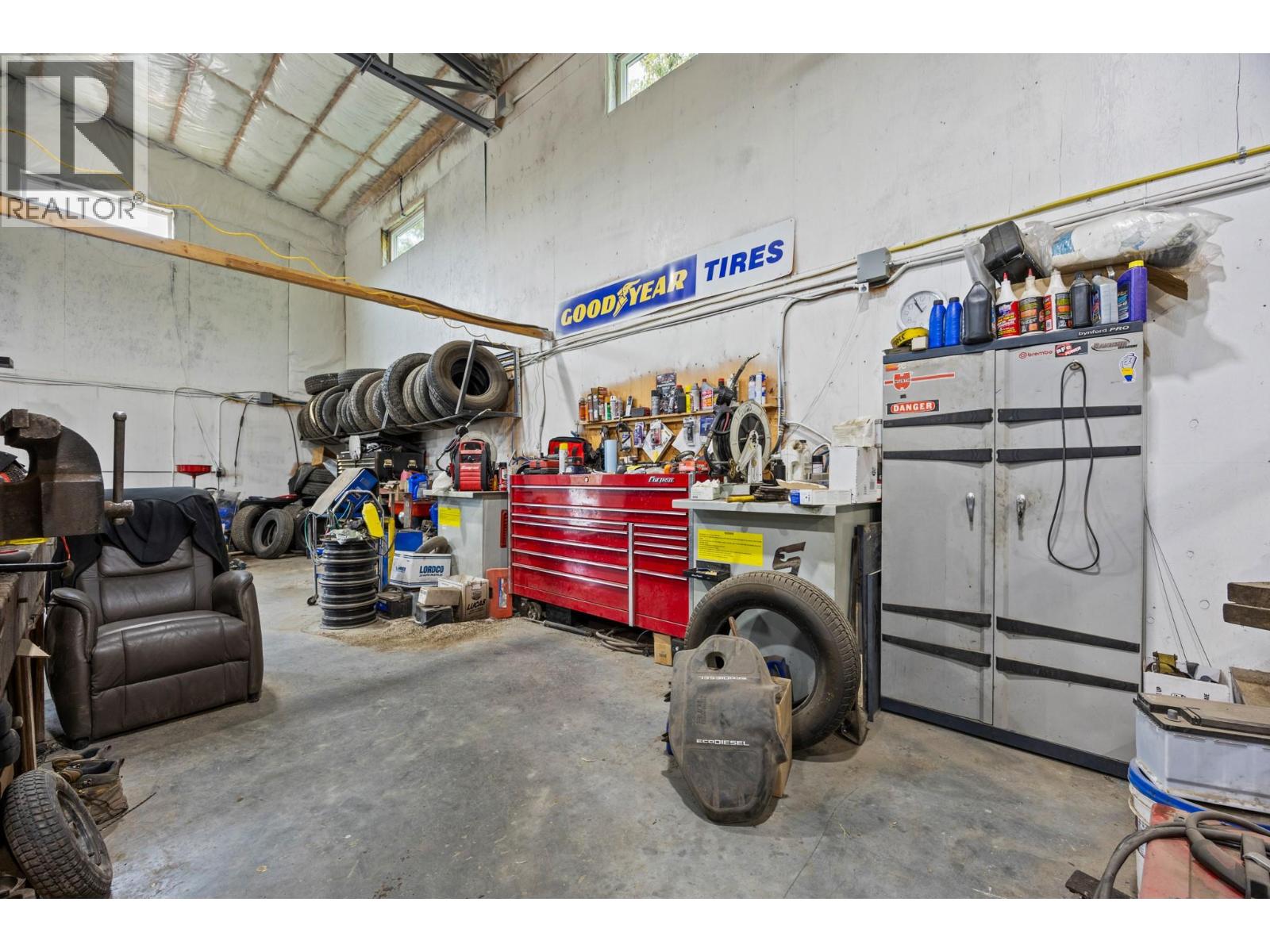 5755 97 Highway Property Photo 15
