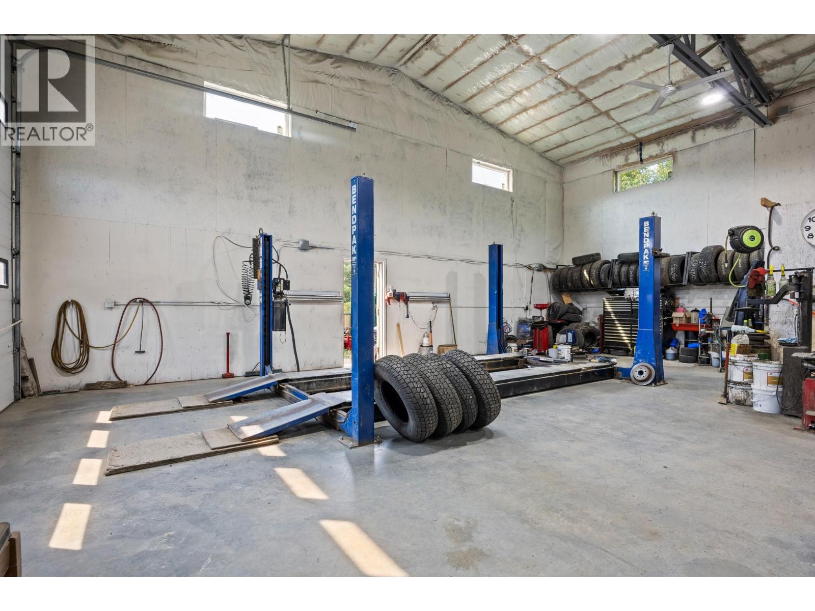 5755 97 Highway Property Photo 18