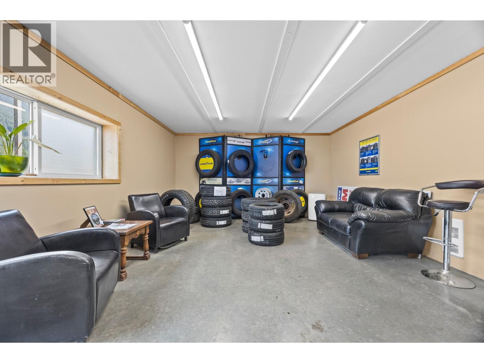 5755 97 Highway Property Photo 29