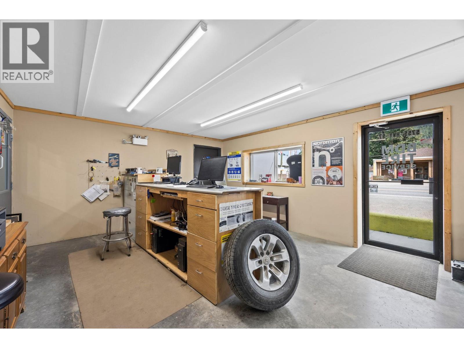 5755 97 Highway Property Photo 31
