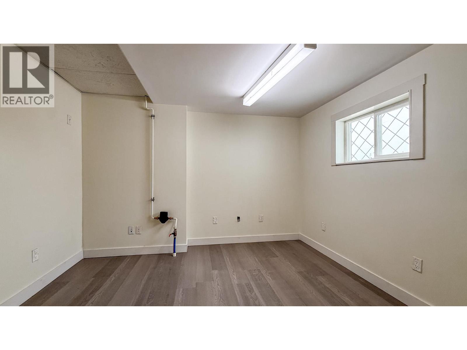 431 Victoria Street W Property Photo 13