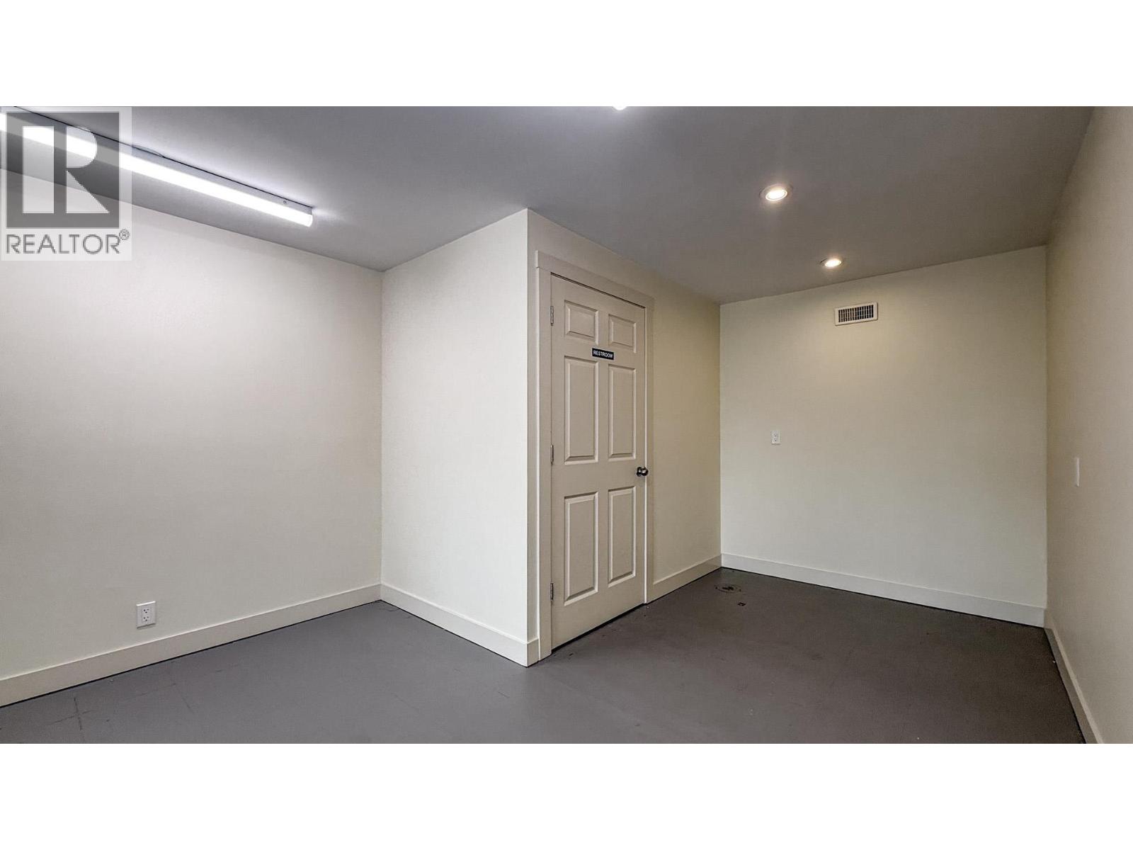 431 Victoria Street W Property Photo 16