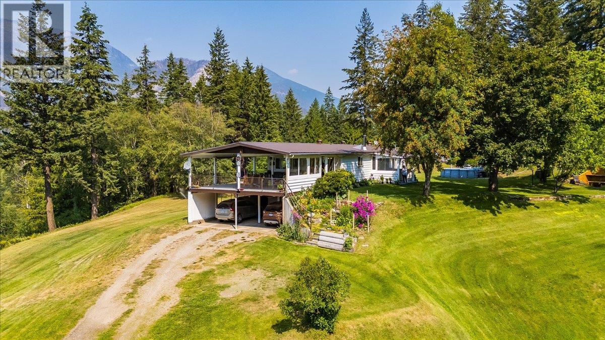8716 Martens Road Property Photo 4