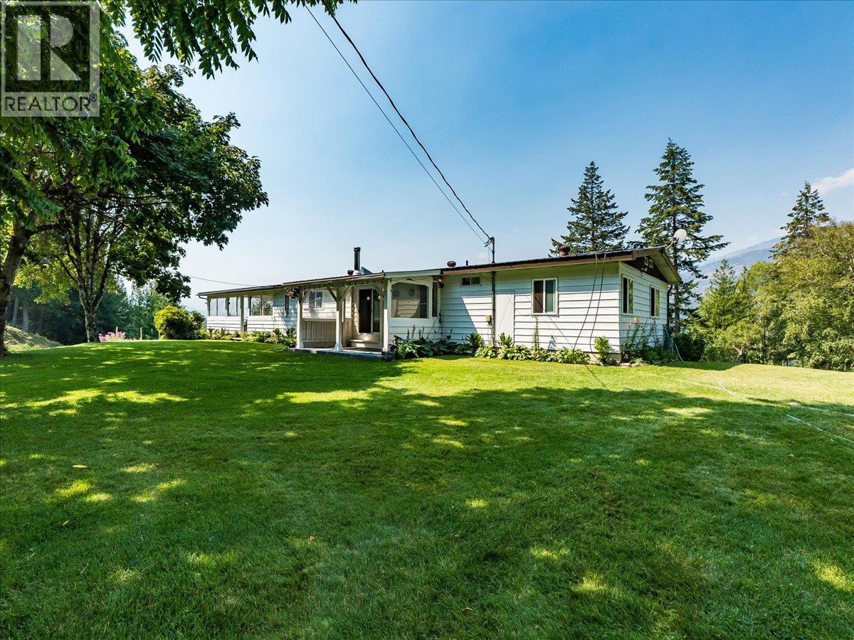 8716 Martens Road Property Photo 5