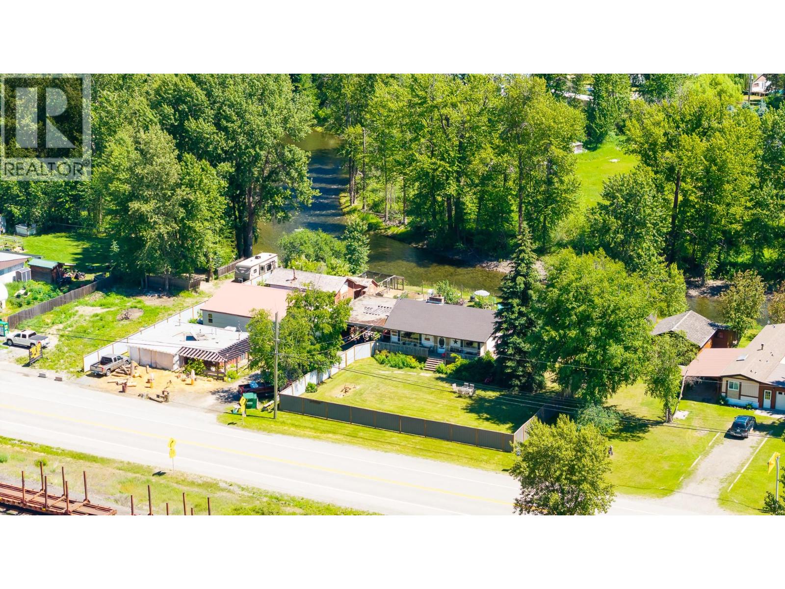 9005 3 & 95 Highway Property Photo 1