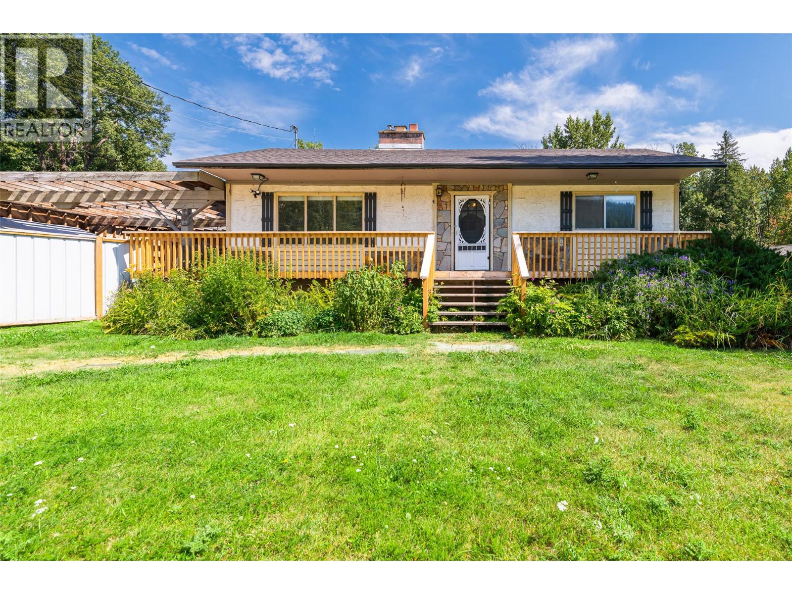 9005 3 & 95 Highway Property Photo 1