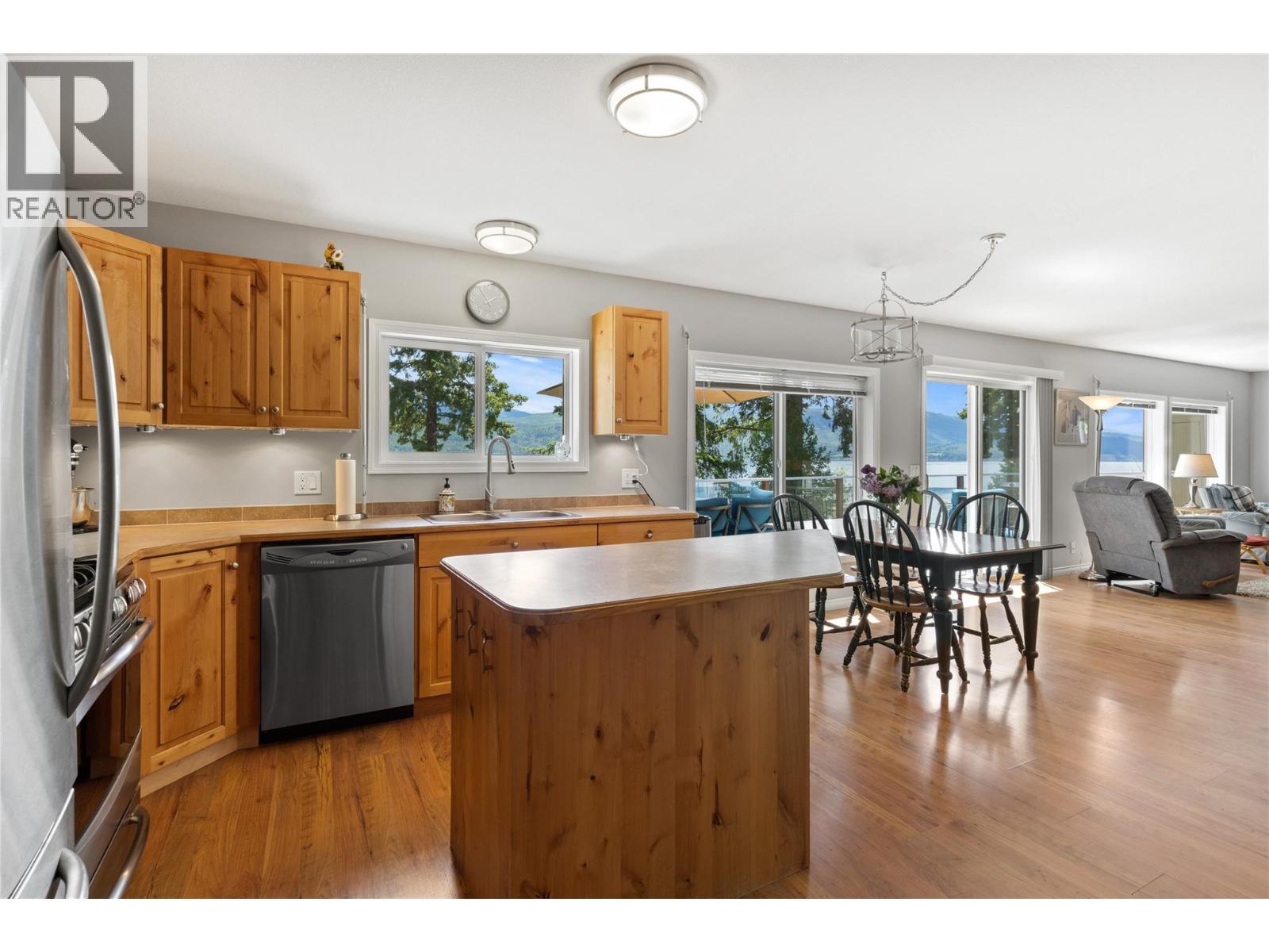 7832 Squilax-anglemont Road Property Photo 3