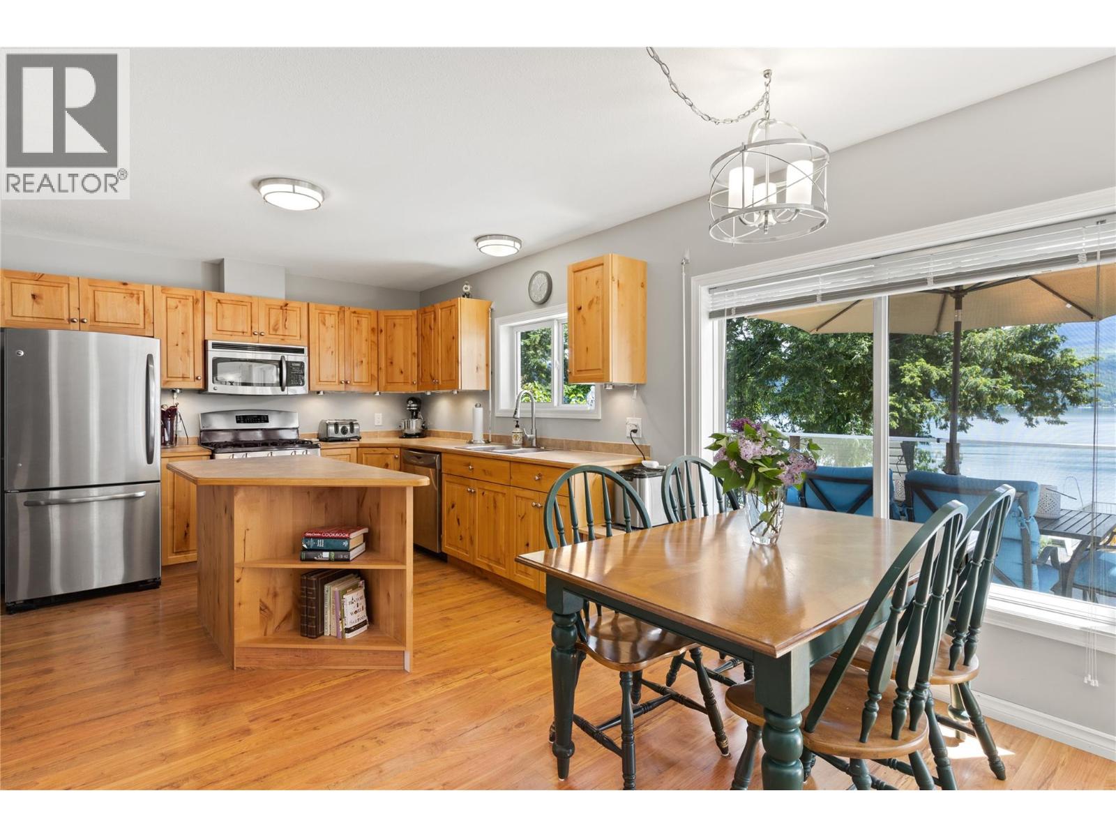 7832 Squilax-anglemont Road Property Photo 4