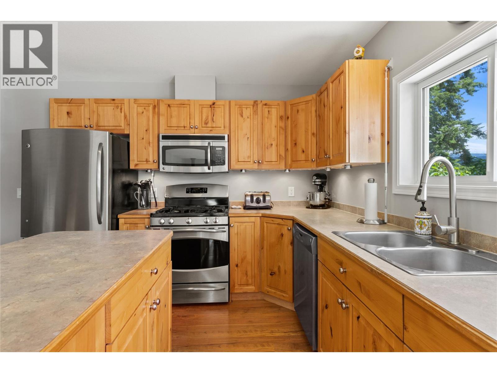 7832 Squilax-anglemont Road Property Photo 5