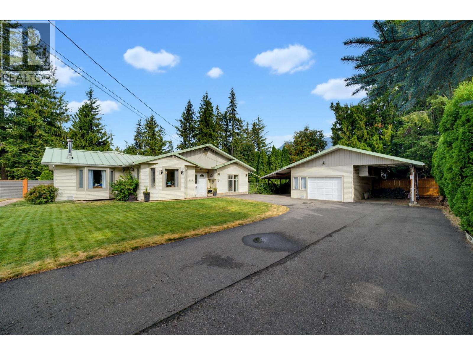 502 Maple Street Property Photo 1