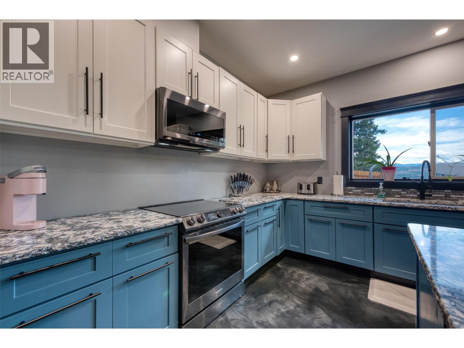 10795 Westshore Road Property Photo 7